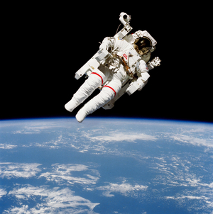 US Astronaut Bruce McCandless using the Manned Maneuvering Unit, 1984 (photo)