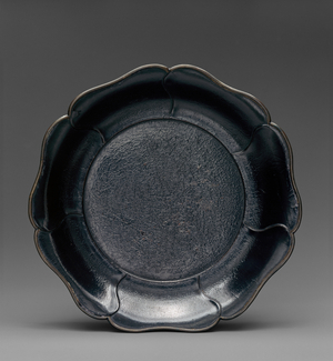 Lobed dish, 13th century (Black lacquer on wood)
