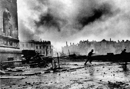 End of war - Battle for Berlin 1945 (photo)