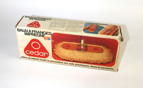 Box of mop with impregnes fringes O Cedar circa 1970