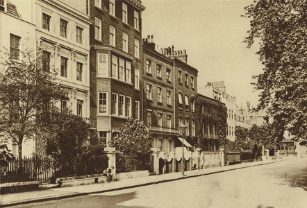 Kensington Square, which still preserves the peace of two centuries (b/w photo)