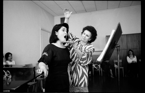 Galina Vishnevskaya giving a masterclass, 1990