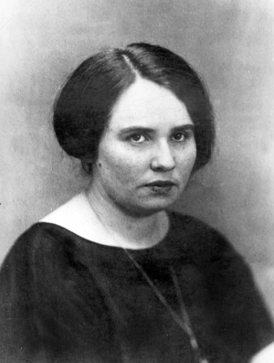 Ruth Fischer, 1924 (b/w photo)