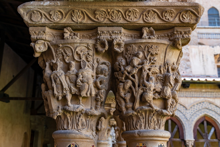 The Cloister of the Benedectine monastery (XII century): the Southern side of capital W20 (Noah's sons at work in the vineyard and Noah pressing the grapes) (photo)