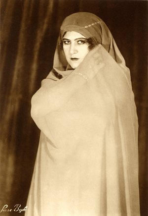 Sigrid Onegin as Dalila in Saint-Saëns's 'Samson et Dalila'