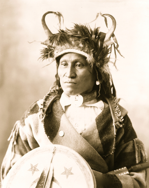 Chief Wets It, Assiniboine 1898 (photo)