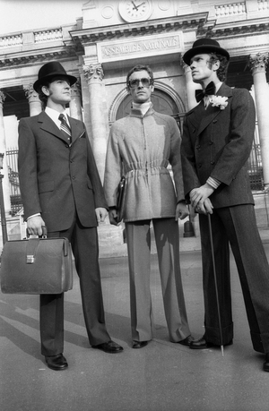 La mode masculine par Jacques Esterel, avec Claude Loir, 1973 (photo)