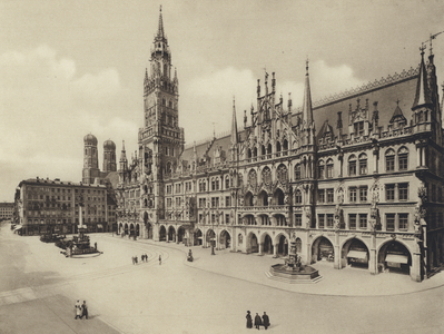 Munchen / Munich: Neues Rathaus (b/w photo)