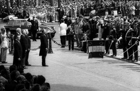 The ceremony at the Arc de Triomphe the revived flame of the new President of the French Republic Georges Pompidou on June 20, 1969 (b/w photo)