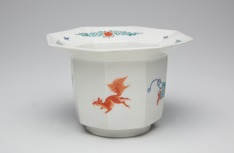 Cup, late 17th-early 18th century(Kakiemon, porcelain with overglaze enamel)
