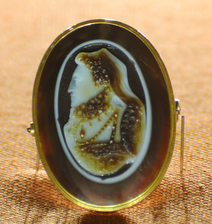 Queen Elizabeth I (1533-1603), cameo attributed to Julien de Fontenay, c.1575