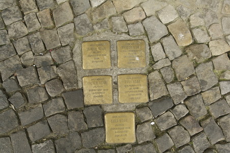 Holocaust memorial plaques in Scheunenviertel, Berlin (photo)