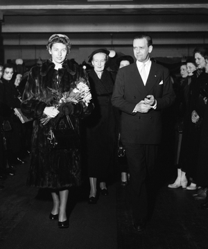 Oslo 19540310 Opening of the actors' exhibition in the craftsman. Princess Astrid arrives at the opening …, 1954 (photo)