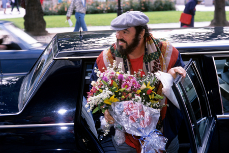 Oslo 19880824 Opera singer Luciano Pavarotti arrives at the Grand Hotel …, 1988 (photo)