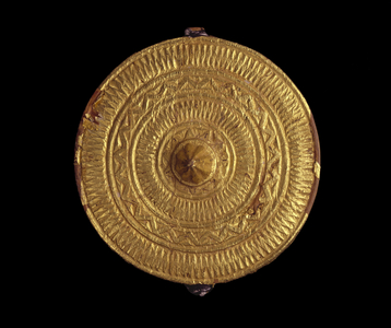 Soul washer's badge, 19th century (wood and gold leaf)