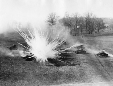 Tanks on terrain, 1925