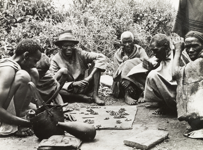 Telling fortunes by beans, 1937 (b/w photo) [1995/076/1/2/5/25]