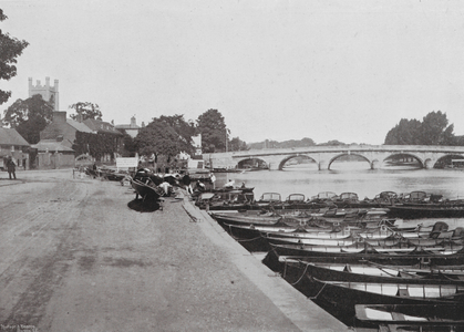 Henley Bridge (b/w photo)