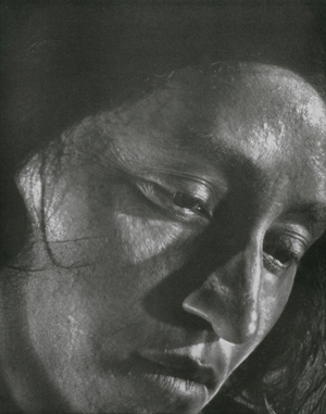 Kopfe Des Alltags: Reinemachefrau (b/w photo)