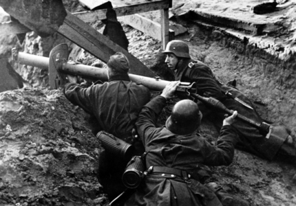 II. WK, anti-tank, 1944 (photo)