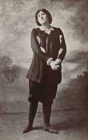 Melanie Kurt, as "Fidelio" (b/w photo)