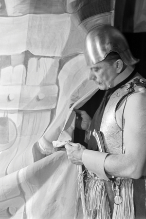 Performer in one of the early television broadcasts in Germany, 1930s (b/w photo)