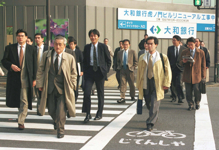 Businessmen in Tokyo 1999 (photo)