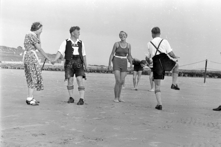 Summer holidays on the North Sea Island Borkum, Germany 1930s (b/w photo)