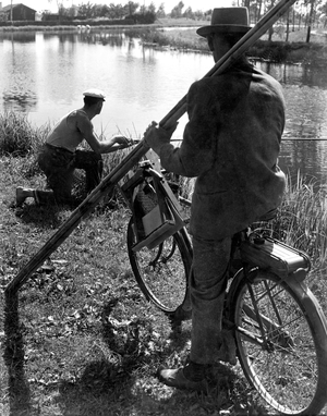 Italy, Canale Di Brenta, Fishermen, 1957 (b/w photo)