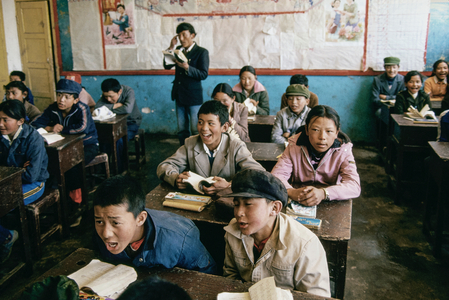 Elementary school classroom, Lhasa, 1975 (photo)
