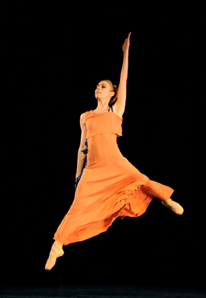 Danielle Rowe in Les Presages (photo)