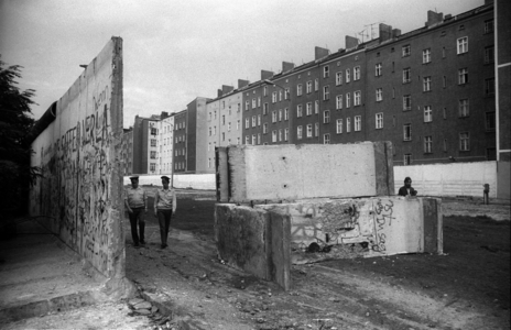 Remains of the wall, 1990 (photo)