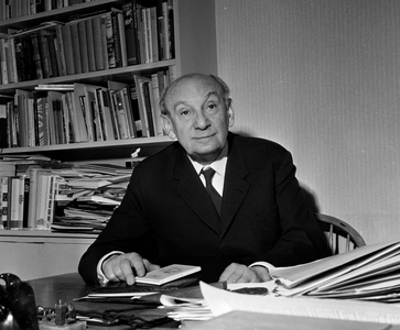 Oslo 19680305 Max Tau, (1896-1976) German / Norwegian author and publisher, to Norway 1938. Here at the desk …, 1968 (photo)