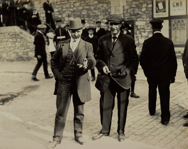 Titanic survivors, crew at Plymouth, 1912 (photo)