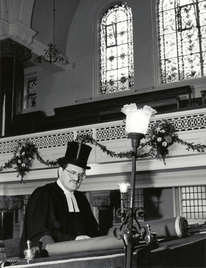 Rabbi Israel Elia reading