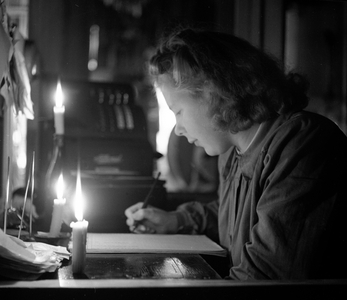 Oslo 19471101. One hour of power rationing in Oslo after the dry summer with record heat. The power …, 1947 (photo)