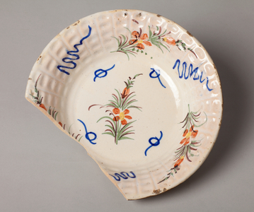 A dish. Ceramic work. Museum inventory no: 2060.