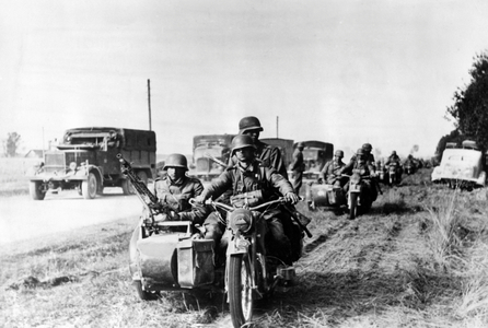 German mechanized troops on the advance on the Eastern Front, 1941 (b/w photo)