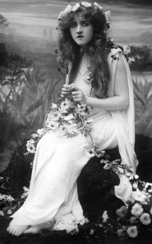 Mignon Nevada,c.1910 (photo)
