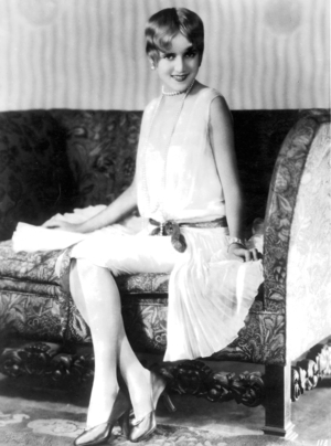 Women's fashion from 1928 (b/w photo)