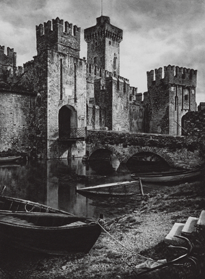 Il Lago di Garda, Sirmione, il Castello degli Scaligeri; Lake of Garda, Sirmione, Castle of the Scaligers (b/w photo)