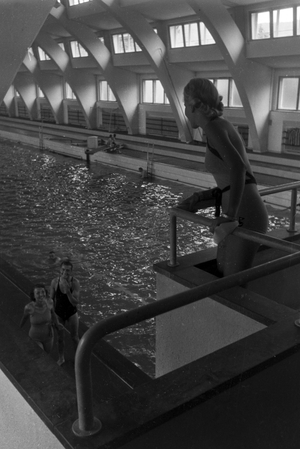 Swimmers in the Hallenbad Heslach swimming pool, Stuttgart, 1930s (b/w photo)
