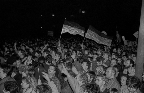 Berlin at the time of change 1989/1990 - rally Volkskammer (photo)