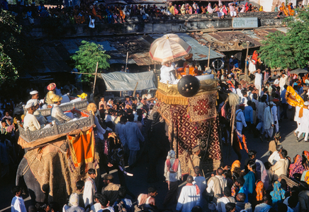 Procession of Maharajas at Ramlila Festival, Bharat Milap, Benares, India, 1977 (photo)