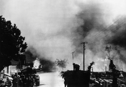 German troops in a burning city on the Eastern Front, 1941 (b/w photo)