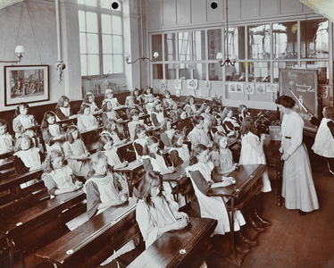 Albion Street School: nature class, 1908 (b/w photo)