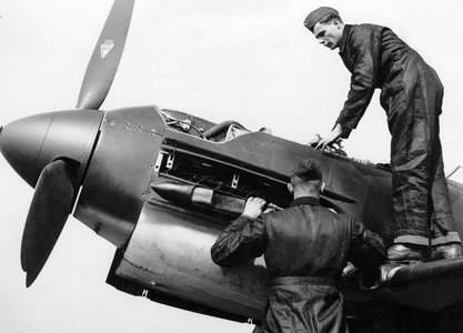 Heinkel He 100 fighter plane, 1942 (b/w photo)