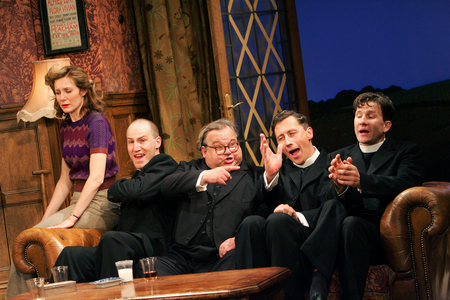 Philip King 's play (photo)