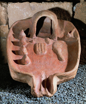 Tray for sacrificial offerings in the form of a house (terracotta)