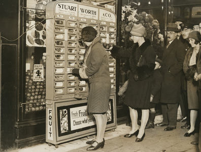 Self-service kiosk, 1928 (photo)